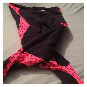 Athletic pants with cute stripes twisted down